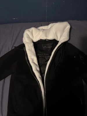 Svart vinterjacka Moose Knuckles - Säljer moose knuckles Bunny 10/10🔥, pris diskuteras 