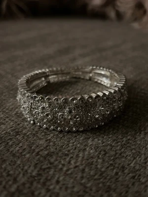 Armband - Känns tung och lyxig