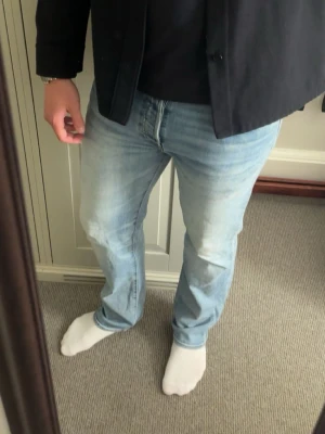 Levis 501 - Säljer ett par Levis 501 i storlek 32/32, använda men i bra skick