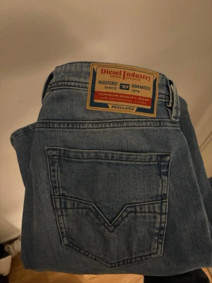 Diesel jeans - Ett par schyssta diesel jeans köpta nyligen, men passformen passa inte mig, överlag i ett nytt skick. W29