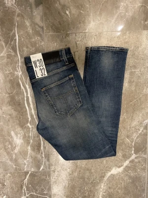 Nya Tiger Of Sweden Jeans - Helt nya Tiger of sweden jeans med lappar och allt orört💯Snygg färg med skön wash för riktigt bra pris🙌 Skicka prisförslag och tveka inte på att skriva vid frågor!
