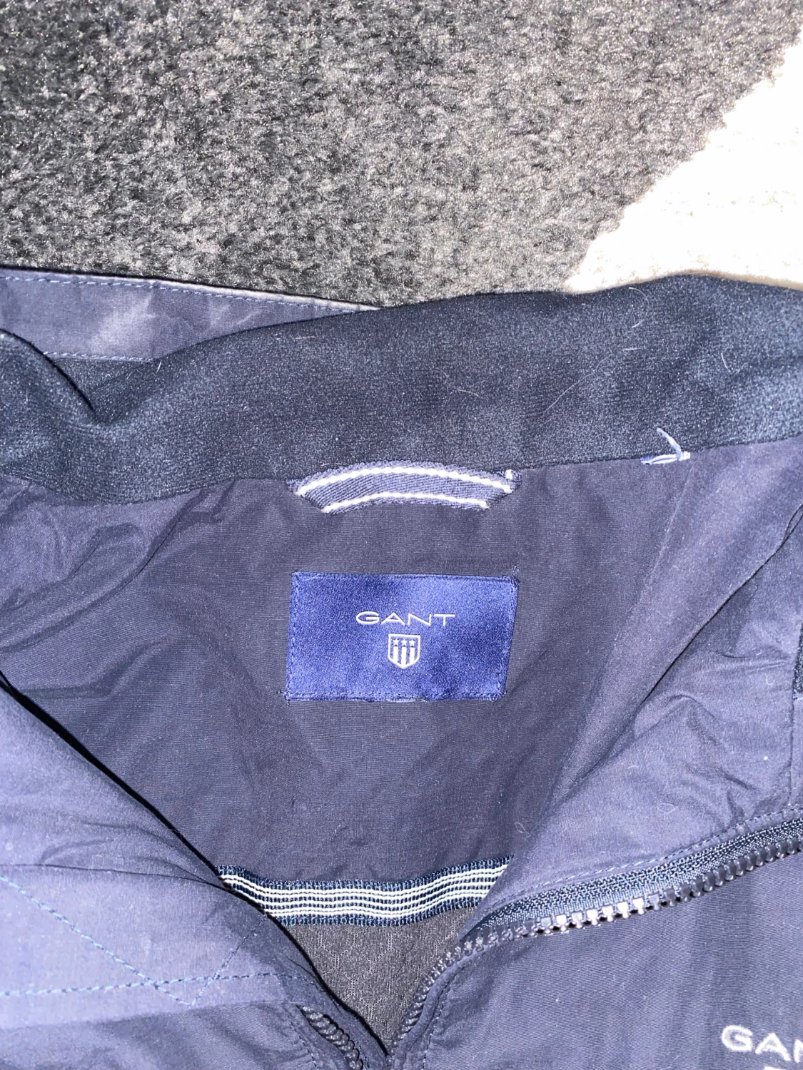Mörkblå jacka från GANT - 2