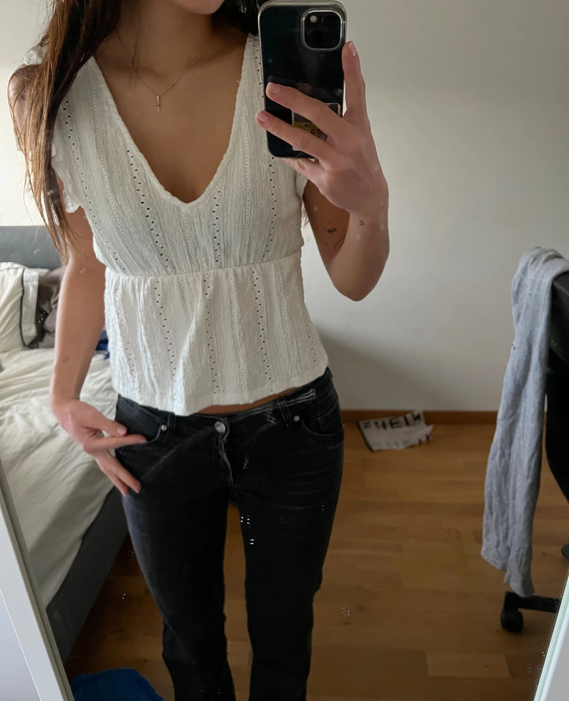 Vit blus/topp med spets och volang