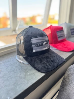 Velvet keps - Velvet kepsar med F1 motiv. Alla kepsar är helt nya! 150kr/st