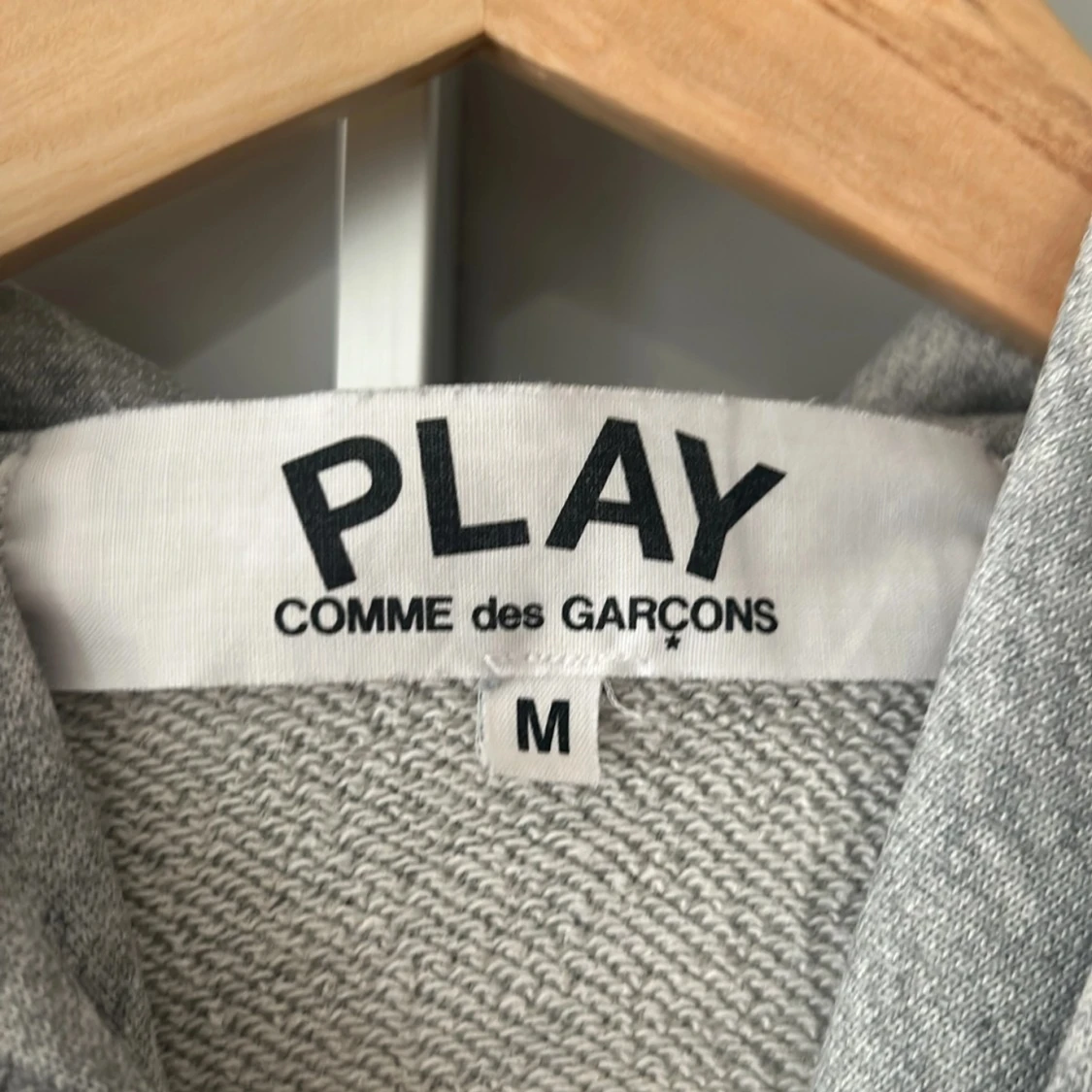 Grå hoodie från Comme des Garçons strl M  - 1