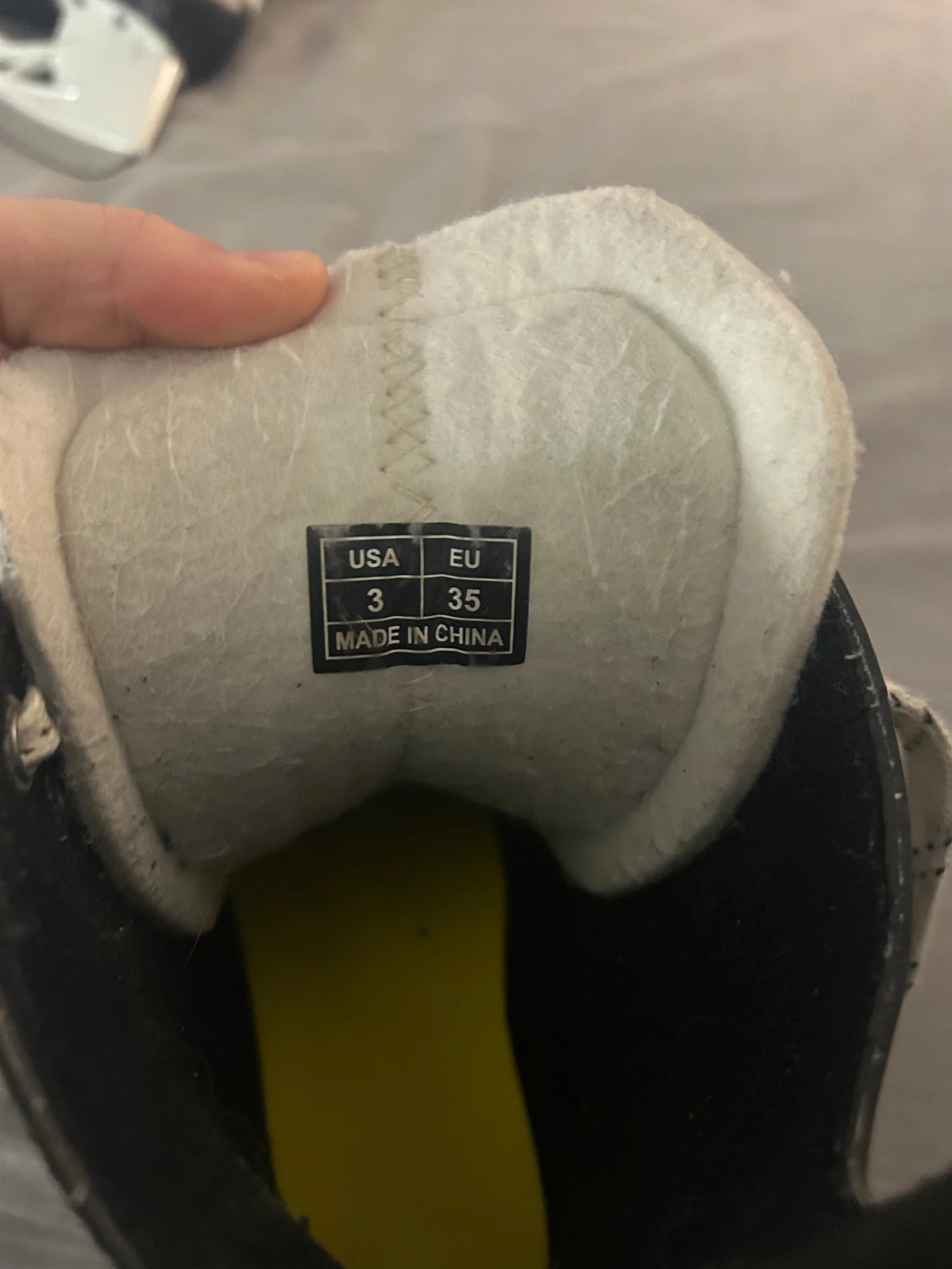 Svarta CCM Tacks skridskor strl 35 - 1