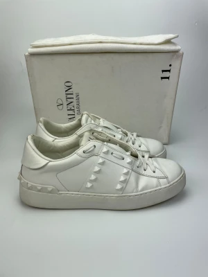 Valentino skor  - BLACK FRIDAY REA!! Valentino skor. Hör av dig vid frågor