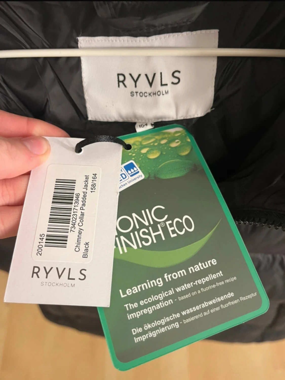 Svart pufferjacka från RYVLS Stockholm - 2