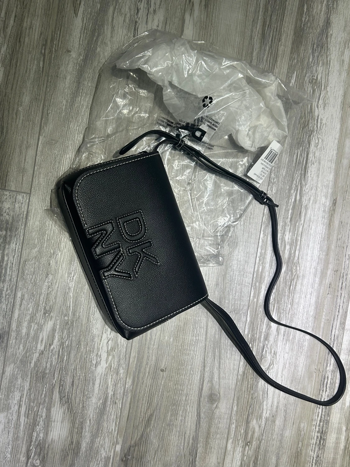 Svart axelväska från DKNY i skinn - 1