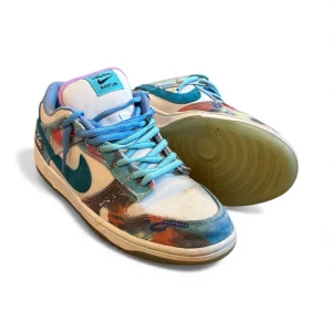 Nike SB Dunk Low Futura - Nike SB Dunk Low futura Passar så bra till sommaren Och våren, Kan gå ner vid snabb och smidig affär, tyvärr har inte box eller kvitto till skorna därför kan ja gå ner i pris för dem som verkligen vill ha dem:)
