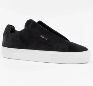 Axel arigato skor - Säljer Axel arigatos i storlek 36 och bra skick.Hör av dig för fler bilder eller frågor! 