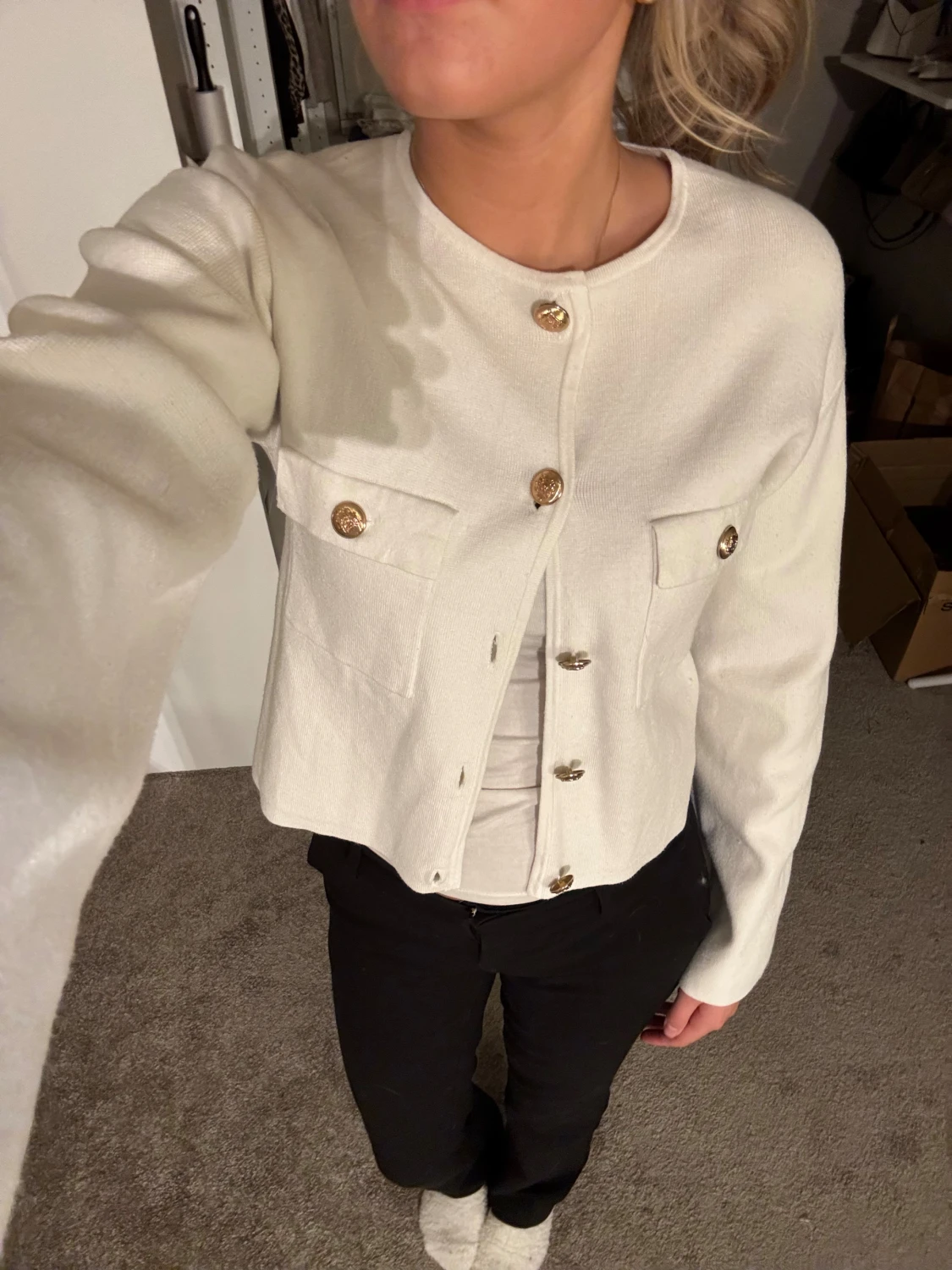 Vit cardigan jacka med guldknappar - 1