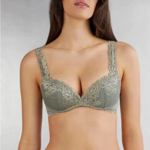 Grön bh från Intimissimi - Grön intimissimi bh i grön färg som inte säljs längre! I storlek: 75B