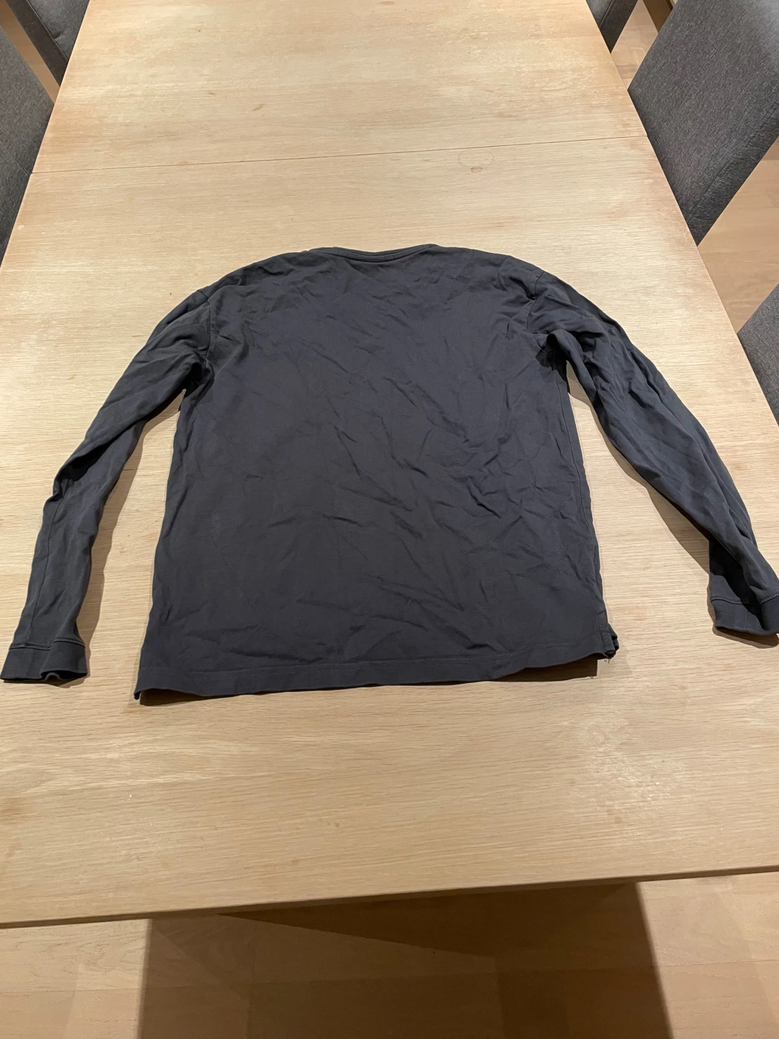 Grå långärmad tröja med logga - 2