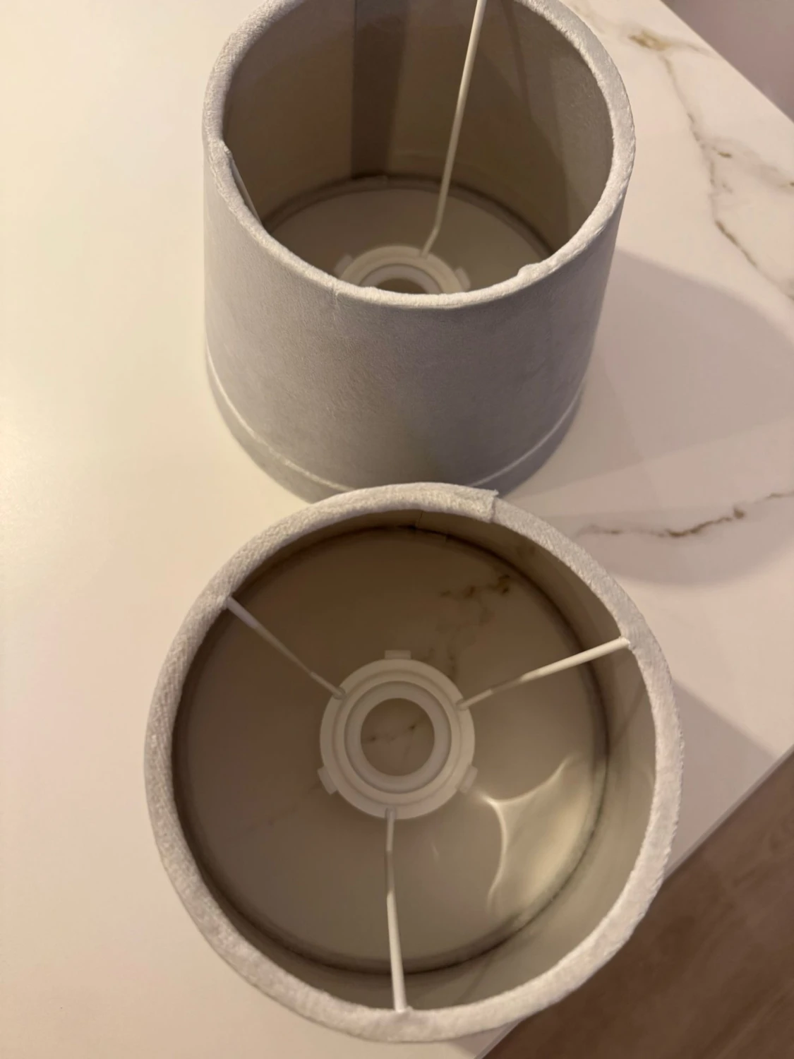 2 grå lampskärmar i sammet - 3