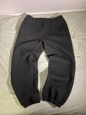 Weekday Scuba Joggers XL - Bra skick