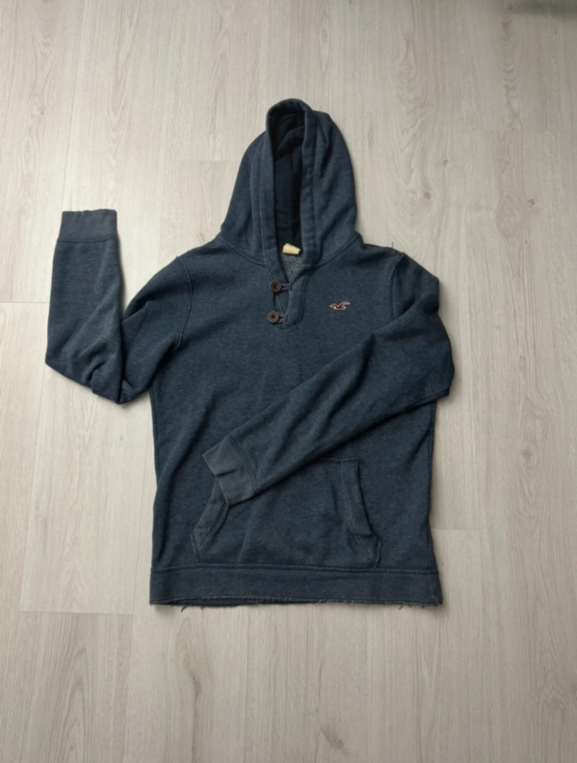 Mörkgrå hoodie från Hollister - 1