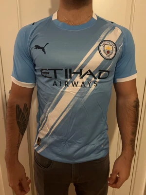 Manchester City Hemmatröja 2022/23 - 🏟️Manchester City Home Kit 2023/24🤍