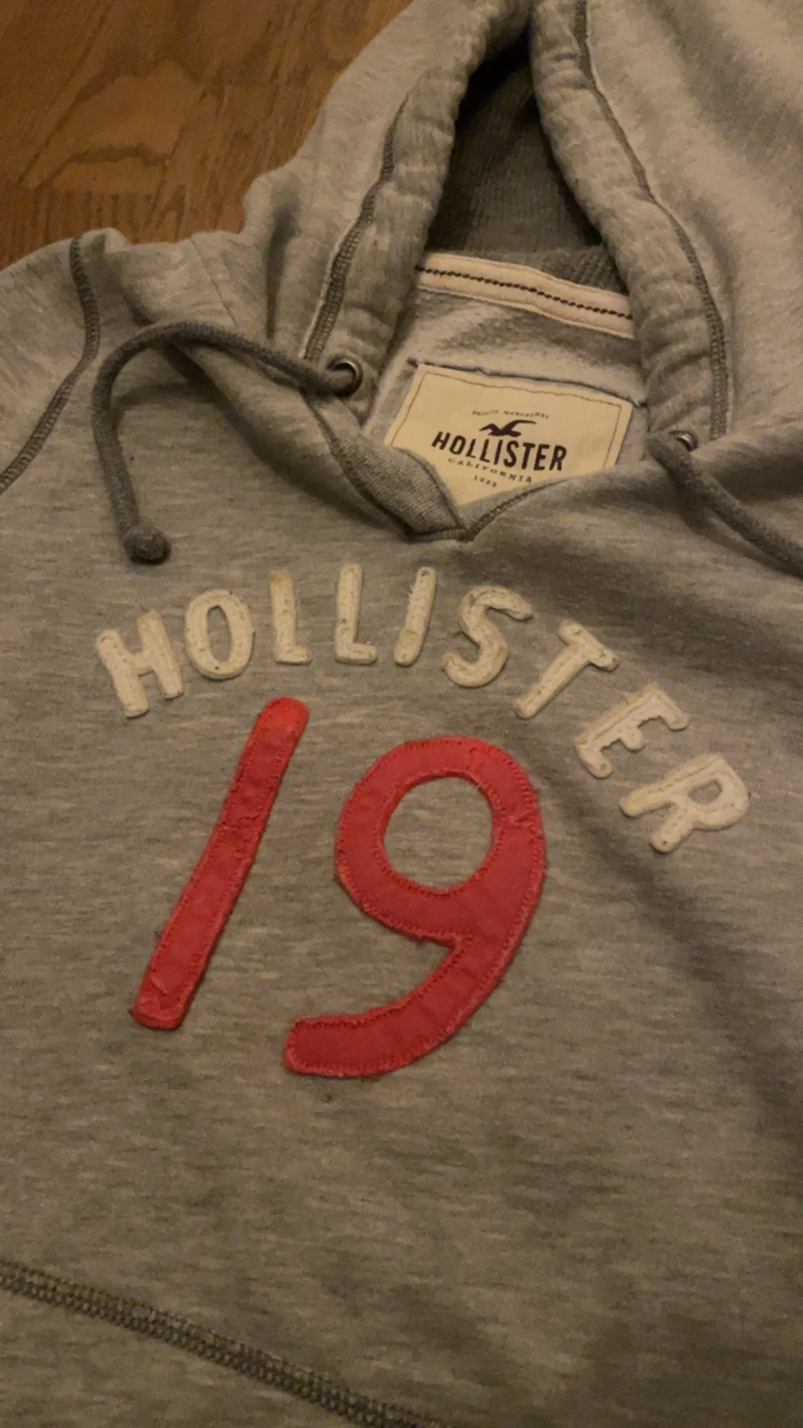 Grå hoodie Hollister med röd 19 - 1