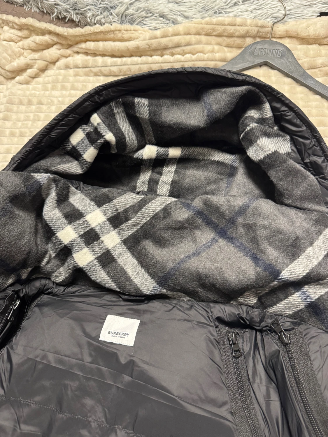 Svart pufferjacka från Burberry - 3