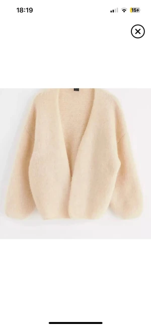 Lindex koftan  -  Säljer den väldigt populära och omtalade Lindex koftan! Den är i fint skick men kommer helt enkelt inte till användning längre  ❤️storlek är xs/s