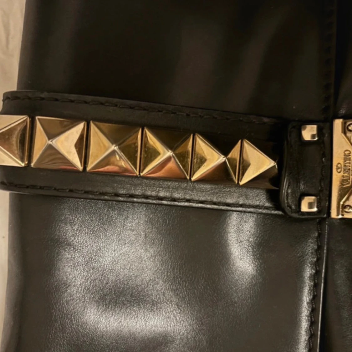 Svart axelväska Valentino med nitar - 4