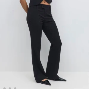 SÖKES!! - Söker dessa ”high waist flare trousers” från Gina Tricot i storlek 38 eller 40!!