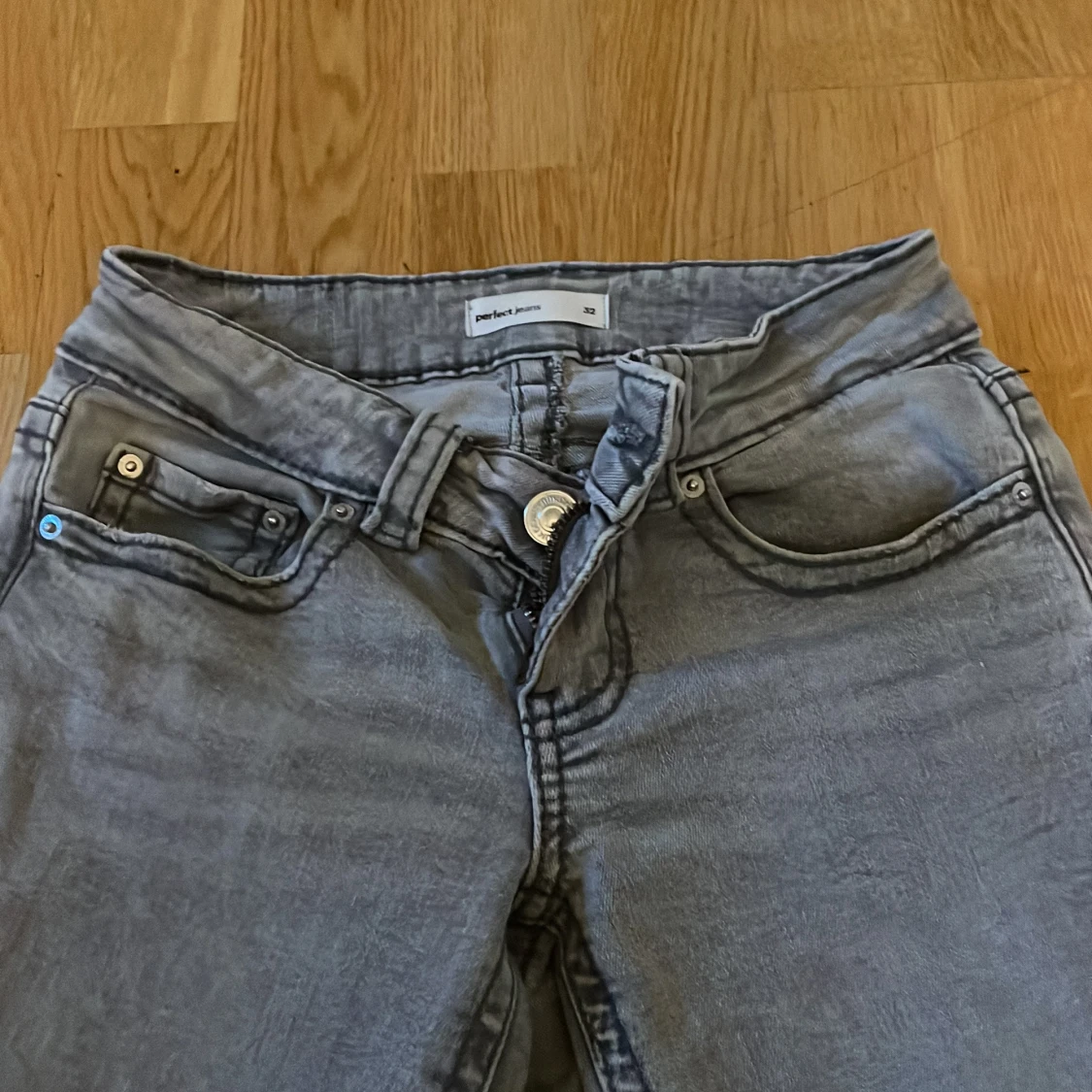 Grå bootcut jeans från Perfect Jeans - 2