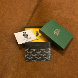 Svart Go4ard plånbok med mönster - Fler Dm