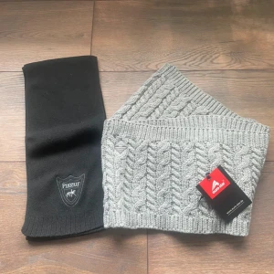 Pikeur och Euro-Star halsdukar - Pikeur och Euro-Star halsdukar. Svart Pikeur, använd fåtal gånger. Grå Euro-Star tubhalsduk, oanvänd med prislapp kvar.