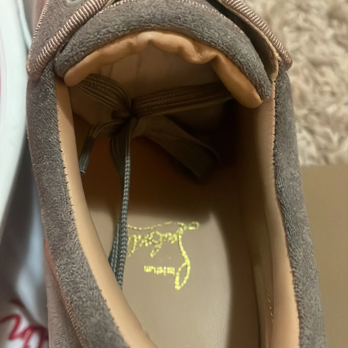 Grå mockasneakers från Louboutin - 2