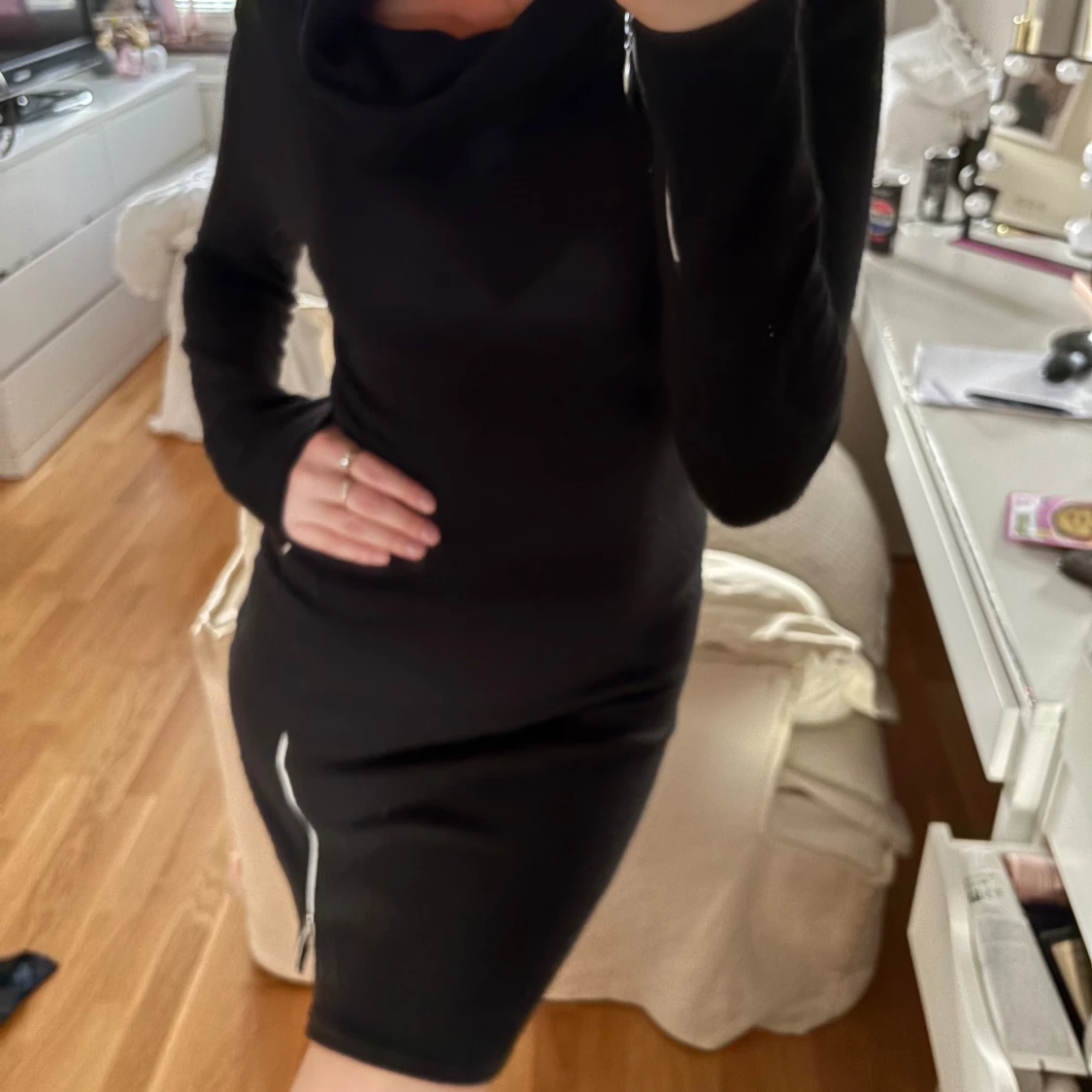 Svart offshoulder klänning med dragkedja - 3