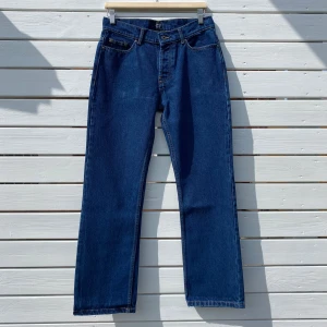 Montén Jeans - Tjena, säljer nu dessa riktigt snygga jeans som är ett sample för Montén och har sålt ut vanligtvis. Vid minsta lilla fundering så är det bara att höra av sig.   Limited Edition drop, först till kvarn