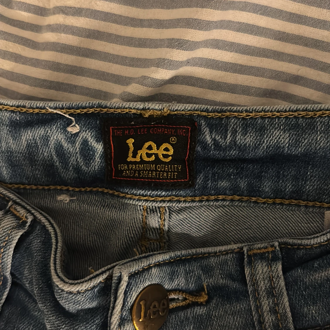 Blå jeans från Lee med klassisk passform - 3