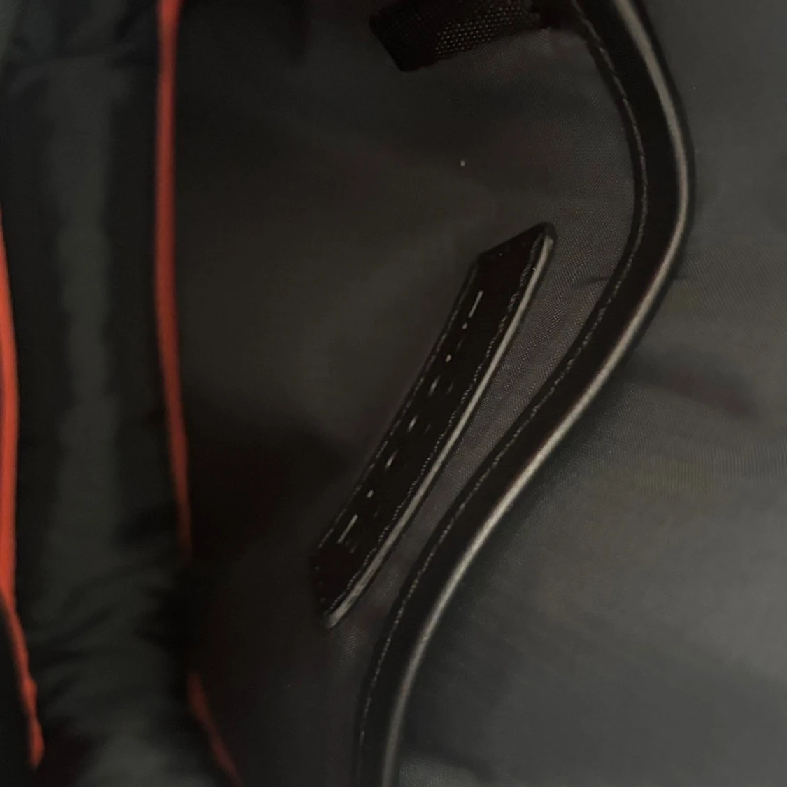 Svart axelväska från Lacoste - 3