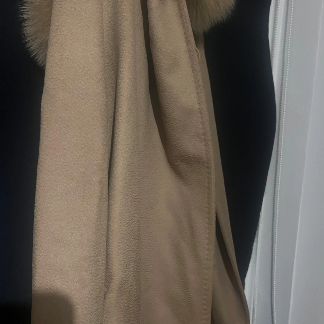 Beige kappa med päls MaxMara
