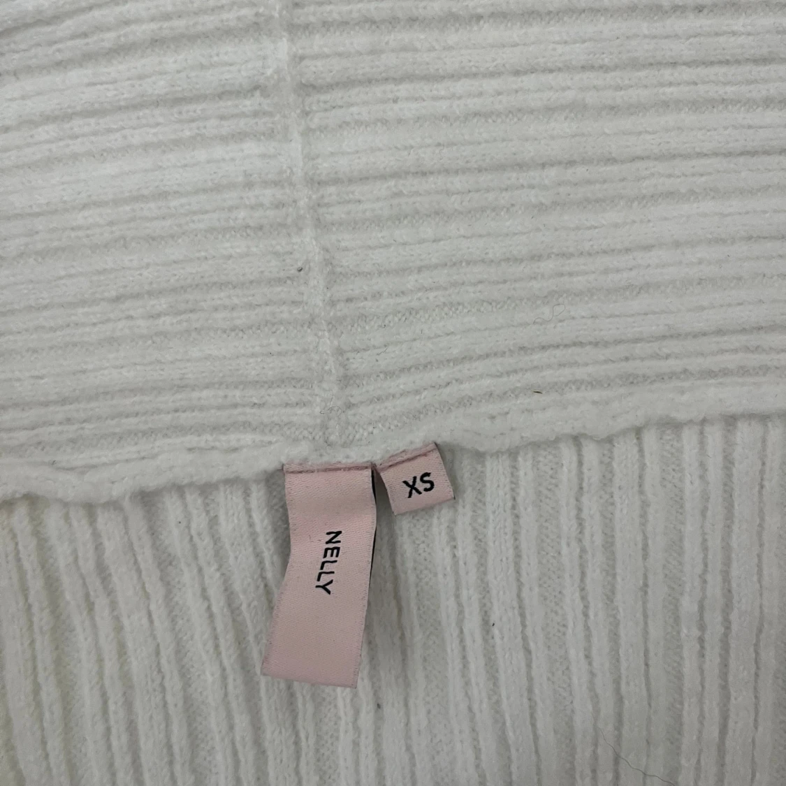 Stickad off-shoulder tröja  - 1