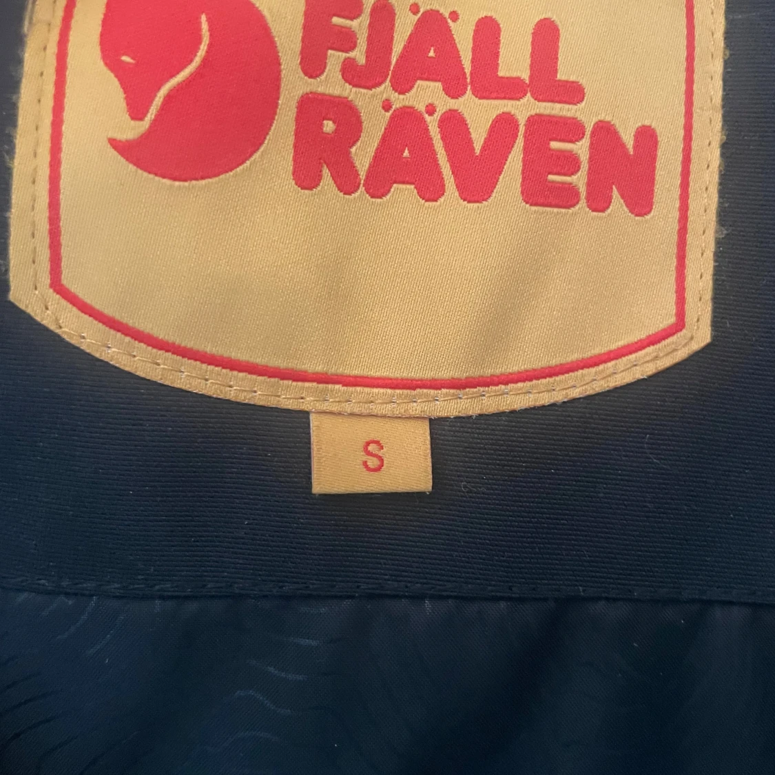 Svart parkajacka från Fjällräven S - 3