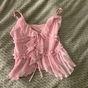 Rosa volangtop newyorker - Supersöt rosa linnetopp från newyorker med volanger