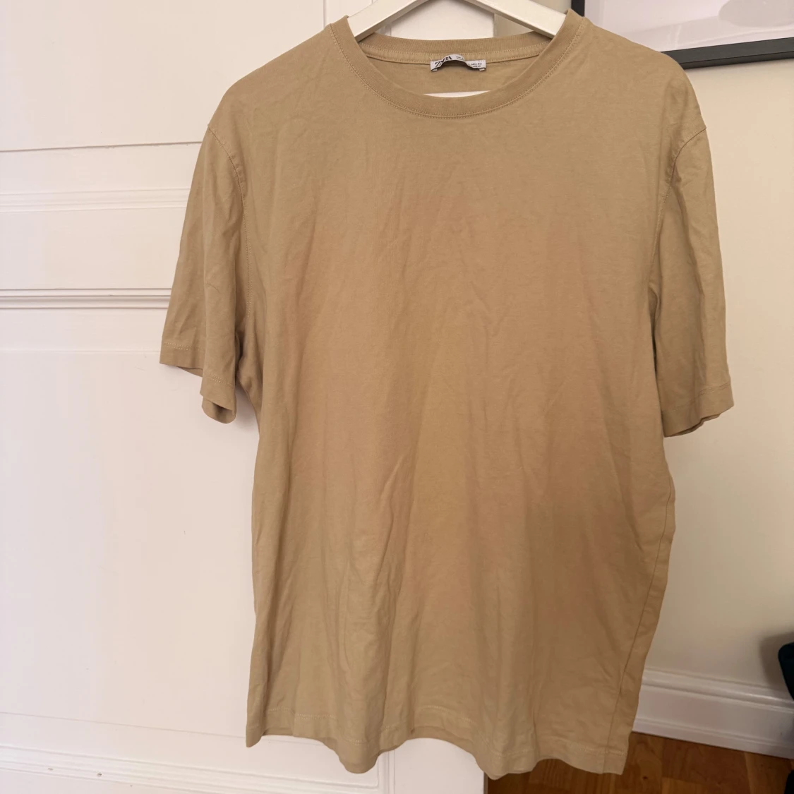 Beige t-shirt från Zara