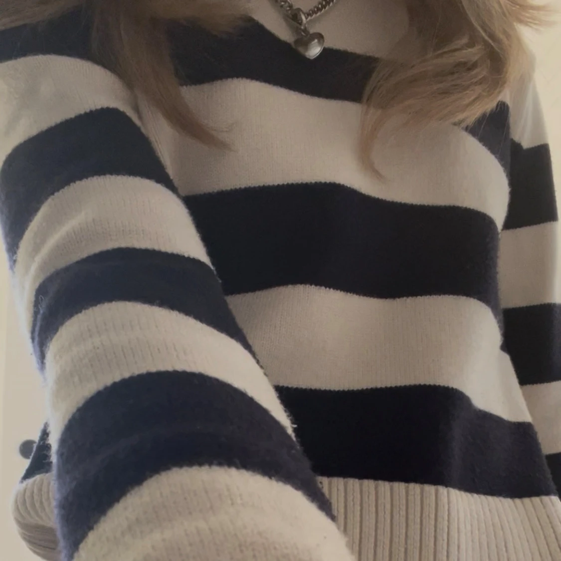 Randig stickad tröja - 1