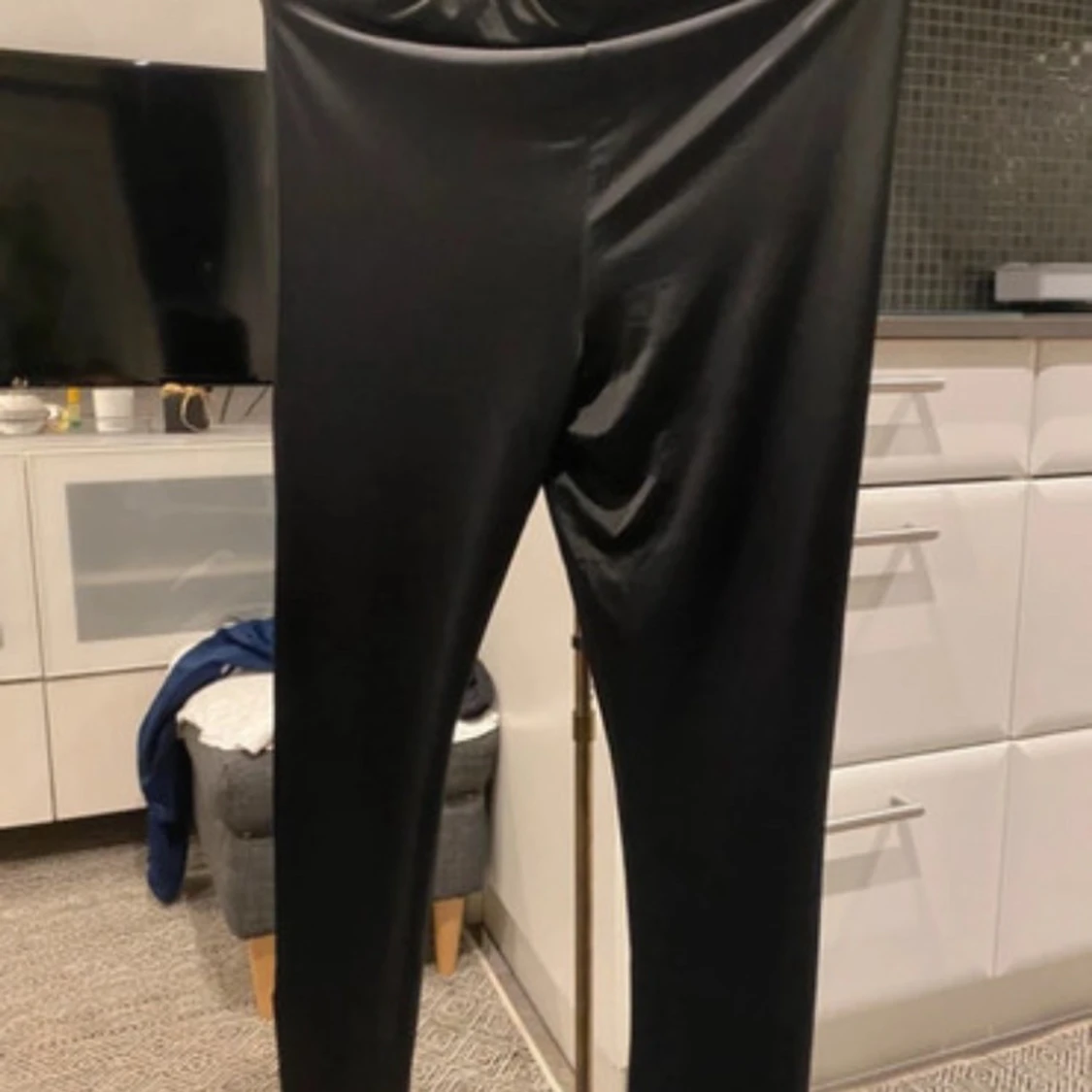 Svarta leggings i stretchigt material - 1