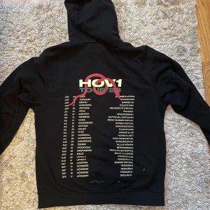 Hov1 hoodie - Snygg hov1 från deras tour 23! 