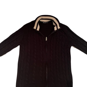 Fet kabelstickad tröja - Fet kabelstickad cardigan i nyskick skriv vid frågor!