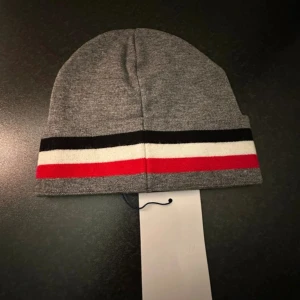 Mössa - Perfekt för kyligt väder.priset kan sänkas.