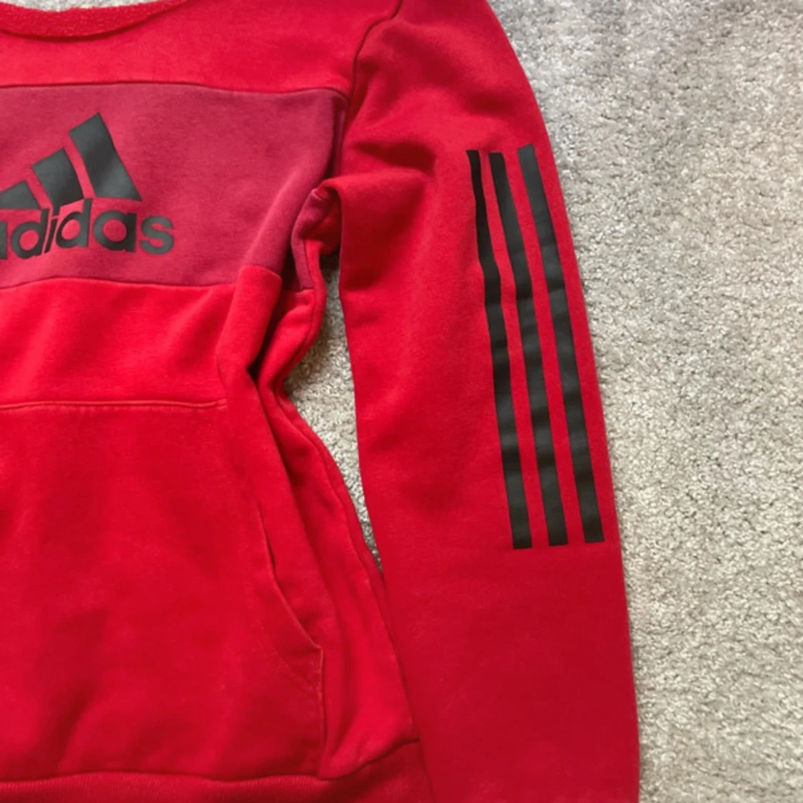 Röd Adidas tröja - 1