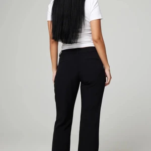 Kostymbyxor från BikBok - Kostymbyxor från BikBok, nästan helt nya har aldrig haft på mig de. Utmärkt skick på byxorna