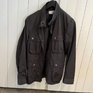 These glory days field jacka - Grå field jacka från these glory days i storlek S. Den är i fint skick.