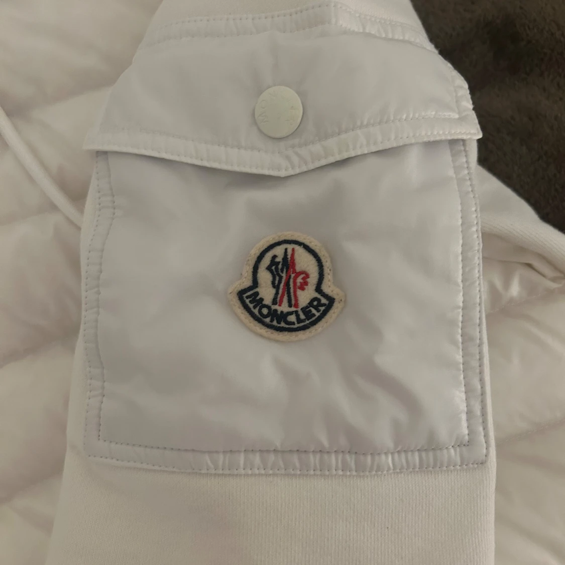 Vit cardigan med huva från Moncler - 2