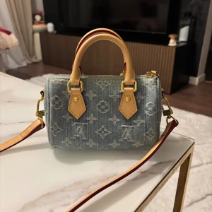 Vintage denim väska -  Väldigt populär väska som är svår få tag på, i väldigt bra skick!